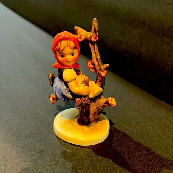 Hummel Apple Tree Girl Figurine. Excellent. 1955 - Picture 1 of 5